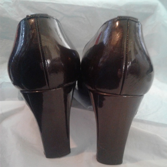 👠 Giorgio Armani Bronze Patent Leather Pumps 👠 - Picture 3 of 8
